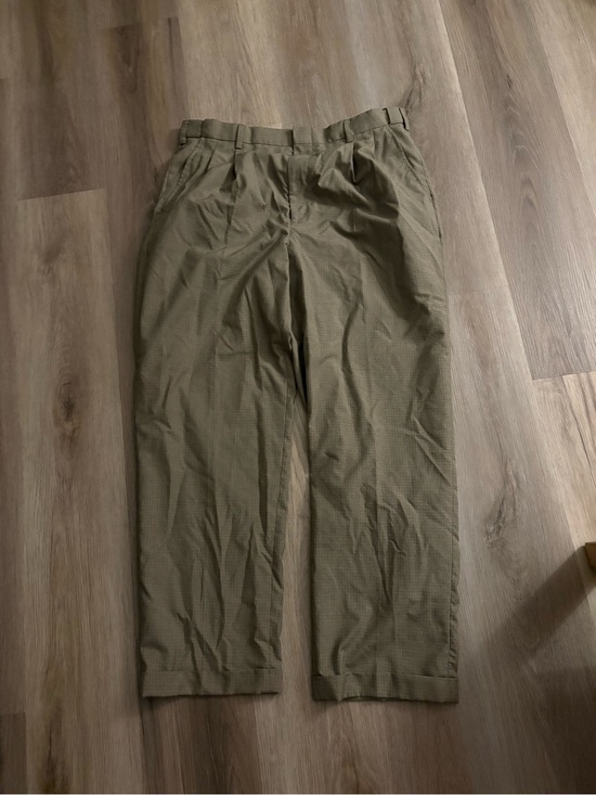 Van Heusen Other - Van Heusen pleated dress pants